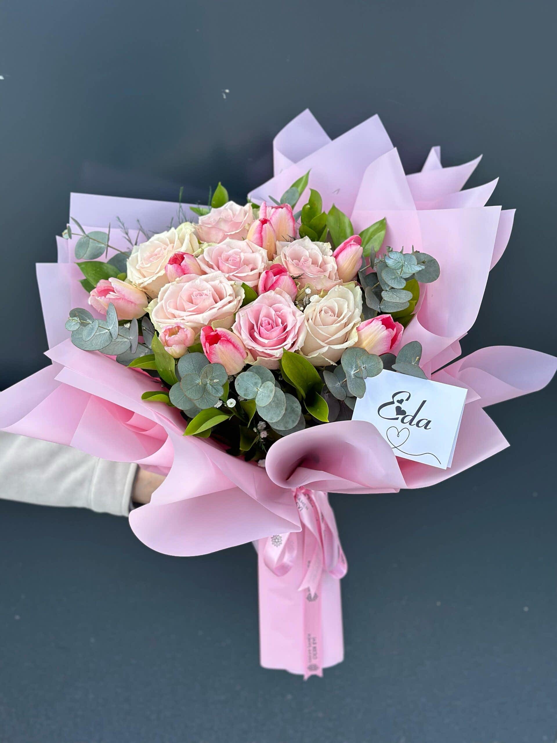 Pembe Gül Lale Buket